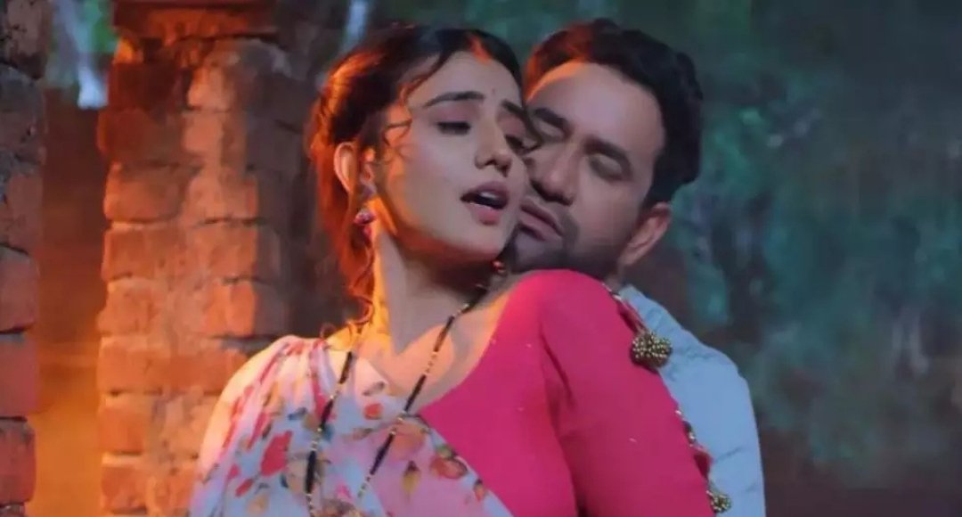 Battery Full Ba Nirahua and Akshara Singh’s New Bhojpuri Song is Breaking Records