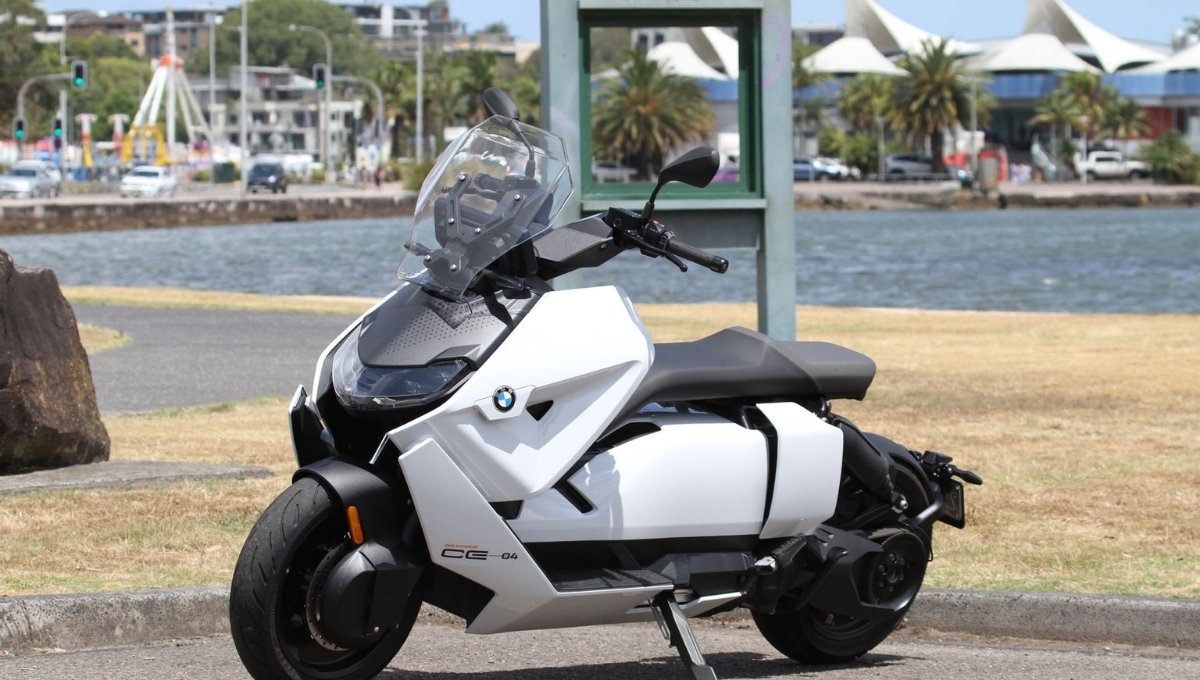 BMW CE 04