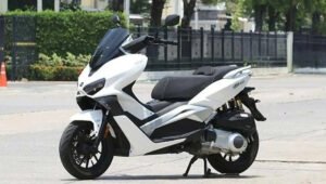 The Keeway Vieste 300: A Stylish Maxi Scooter With a Few Caveats