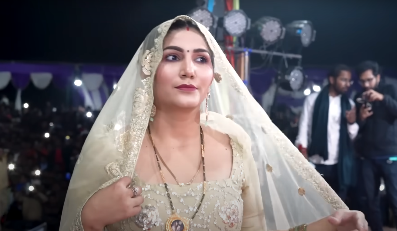 Haryanvi Song: Sapna Choudhary Sets the Stage on Fire with Pani Chhalke in Hardoi