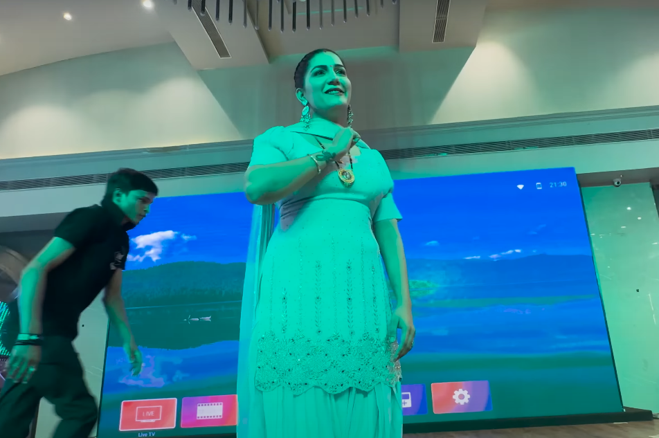 Haryanvi Song: Feel the Rhythm with Sapna Choudhary Stunning Dance in Binde
