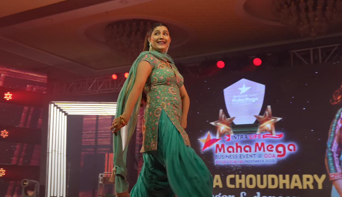 Haryanvi Song: Sapna Choudhary Electrifying Dance in Nashile Nain Sets the Stage on Fire