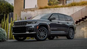 2025 Jeep Grand Cherokee 4xe Hybrid: The Perfect Blend of Power Luxury and Sustainability