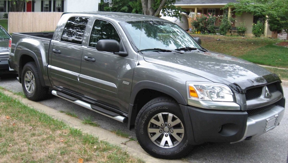 Mitsubishi Raider