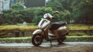 Bajaj Chetak 2024: Retro Electric Scooter with Smart Features, Starting at Rs 1.15 Lakh