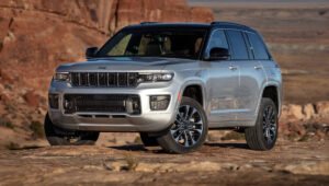 New 2025 Jeep Cherokee Debuts: Powerful Hybrid Engine, Exciting Features in a Bold New Avatar