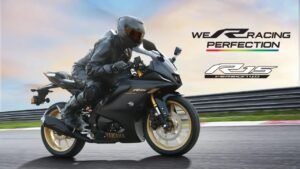 KTM 390 को पछाड़ देने आ गई यामाहा की Yamaha R15 V4 जाने प्राइस और स्पेसिफिकेशन