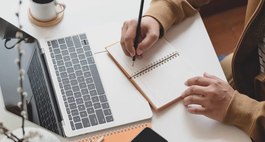 Work From Home घर बैठे लाखों कमाने का मौका: Freelance Content Writing Job से बदलें अपनी जिंदगी