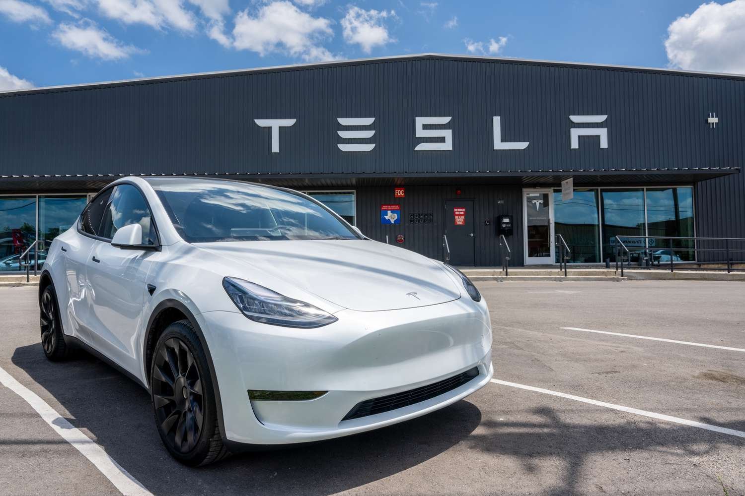 Tesla model: आ गयी धमाकेदार इलेक्ट्रिक कार जाने प्राइस एंड फीचर्स
