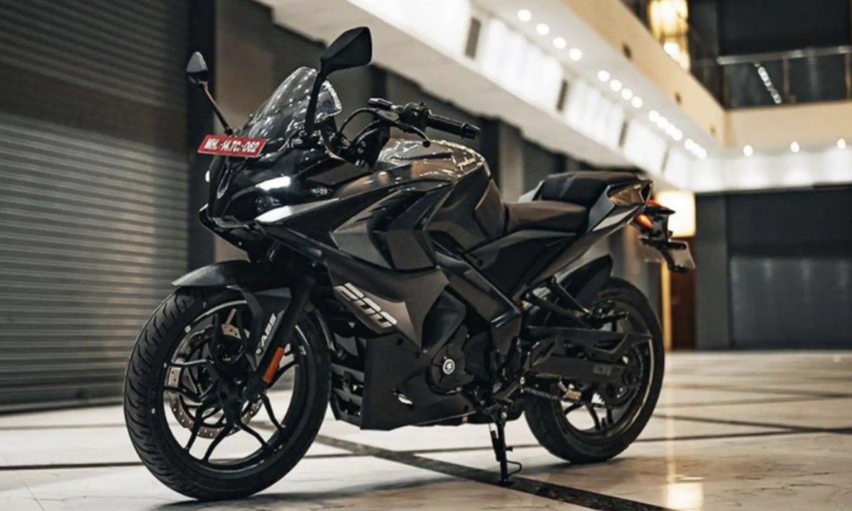 Bajaj Pulsar RS200 दमदार लुक धांसू फीचर्स और तगड़ा इंजन जानें क्यों बनेगी आपकी पहली पसंद