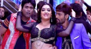 Amrapali Dubey का बोल्ड अंदाज बड़ा चुनचुनाता गाने में लगाए जबरदस्त ठुमके