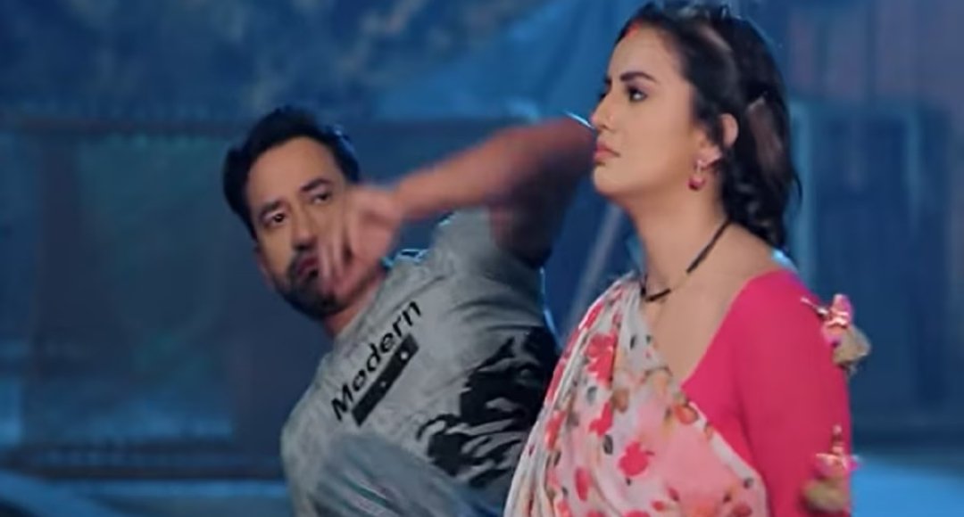 Nirahua और Akshara Singh का धमाकेदार गाना Battery Full Ba यूट्यूब पर मचा रहा है तहलका