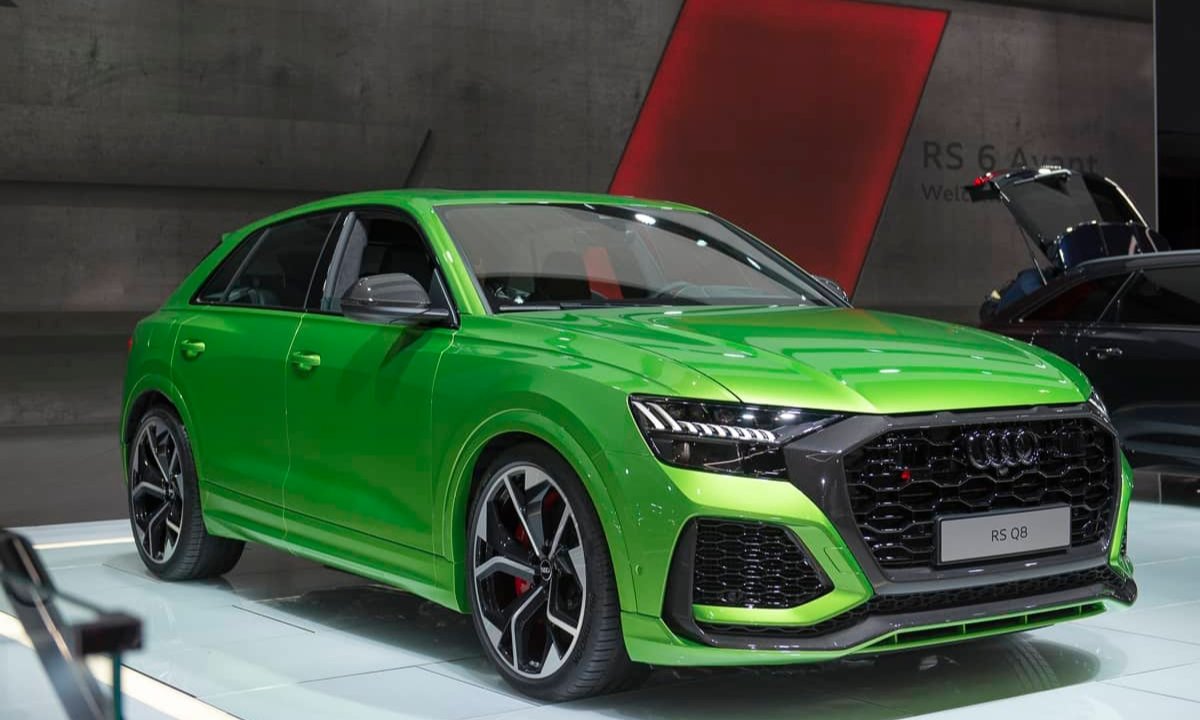 Audi RS Q8 लग्जरी और पावर का बेजोड़ संगम, सिर्फ 3.4 सेकंड में पकड़ती है 100 की स्पीड