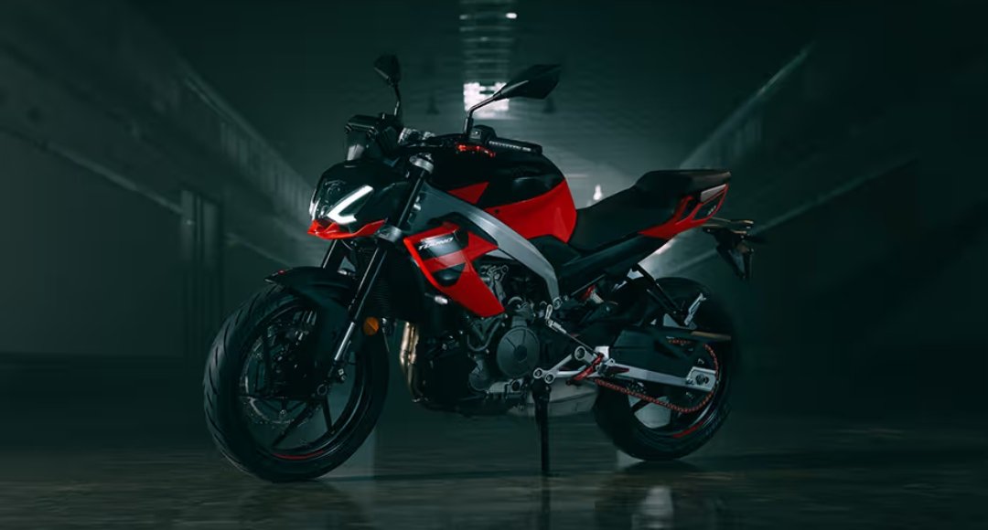 Aprilia Tuono 457 दमदार पावर स्टाइलिश लुक और हाई टेक फीचर्स वाली परफेक्ट स्पोर्ट्स बाइक