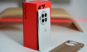 OnePlus 13 एक पावरफुल स्मार्टफोन जो परफॉर्मेंस और स्टाइल का परफेक्ट कॉम्बिनेशन है