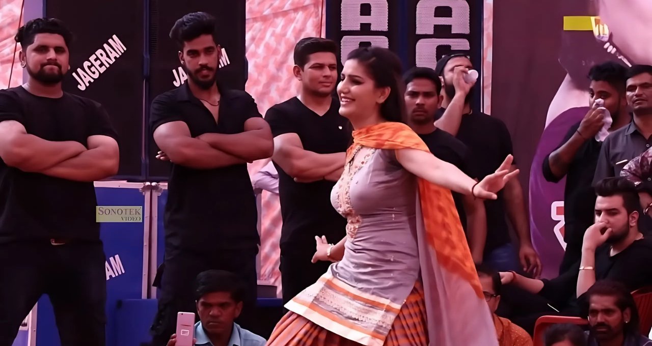 Sapna Choudhary का धमाकेदार डांस "बदली बदली लागे" यूट्यूब पर छाया, देखें उनका जबरदस्त मंच प्रदर्शन