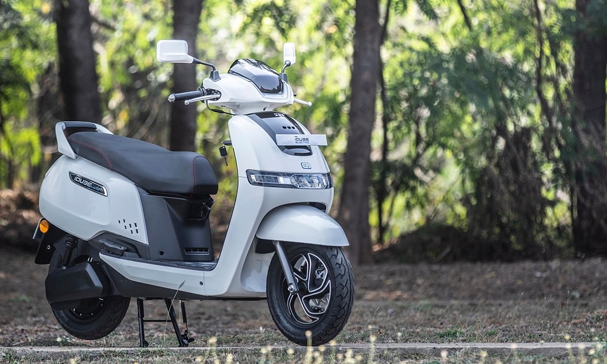 TVS iQube, शानदार इलेक्ट्रिक स्कूटर जो भविष्य को गले लगाता है