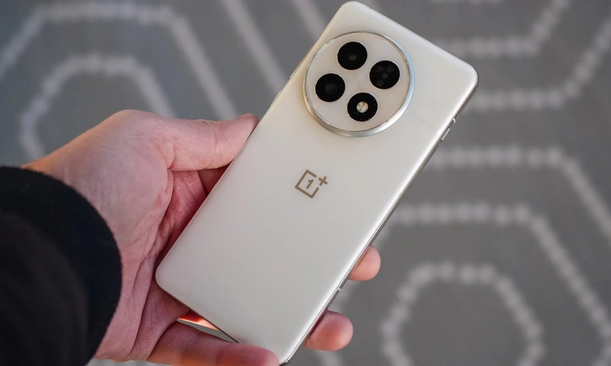 OnePlus 13 एक पावरफुल स्मार्टफोन जो परफॉर्मेंस और स्टाइल का परफेक्ट कॉम्बिनेशन है