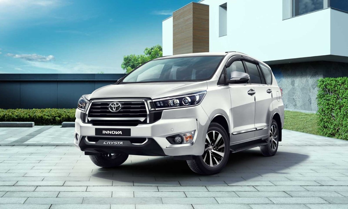 Toyota Innova Crysta दमदार परफॉर्मेंस और जबरदस्त फीचर्स के साथ फैमिली कार का बादशाह