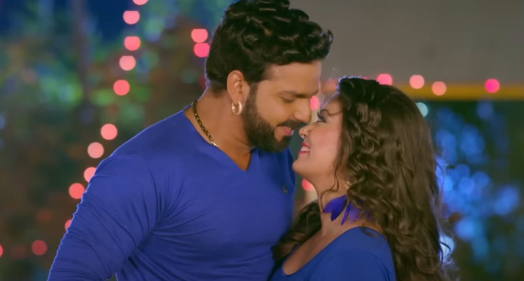 ढिबरी में रहुए ना तेल से इंटरनेट पर आग देखिए Pawan Singh और Nidhi Jha का रोमांस