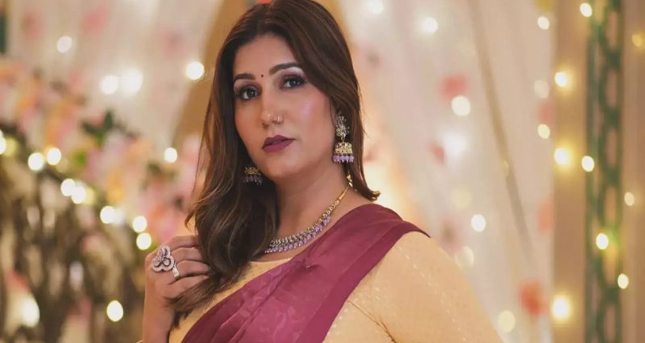 Sapna Choudhary ने मचाया नया धमाका, कमर लचिली जले मतकांडे से इंटरनेट पर छाईं