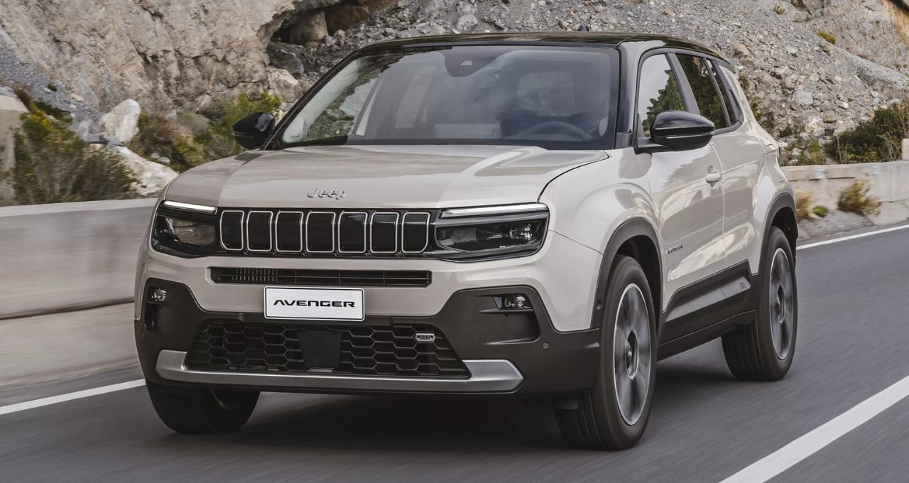 Jeep Avenger इलेक्ट्रिक दुनिया की नई रानी, जो दिल भी जीतती है और सड़कों पर राज भी करती है