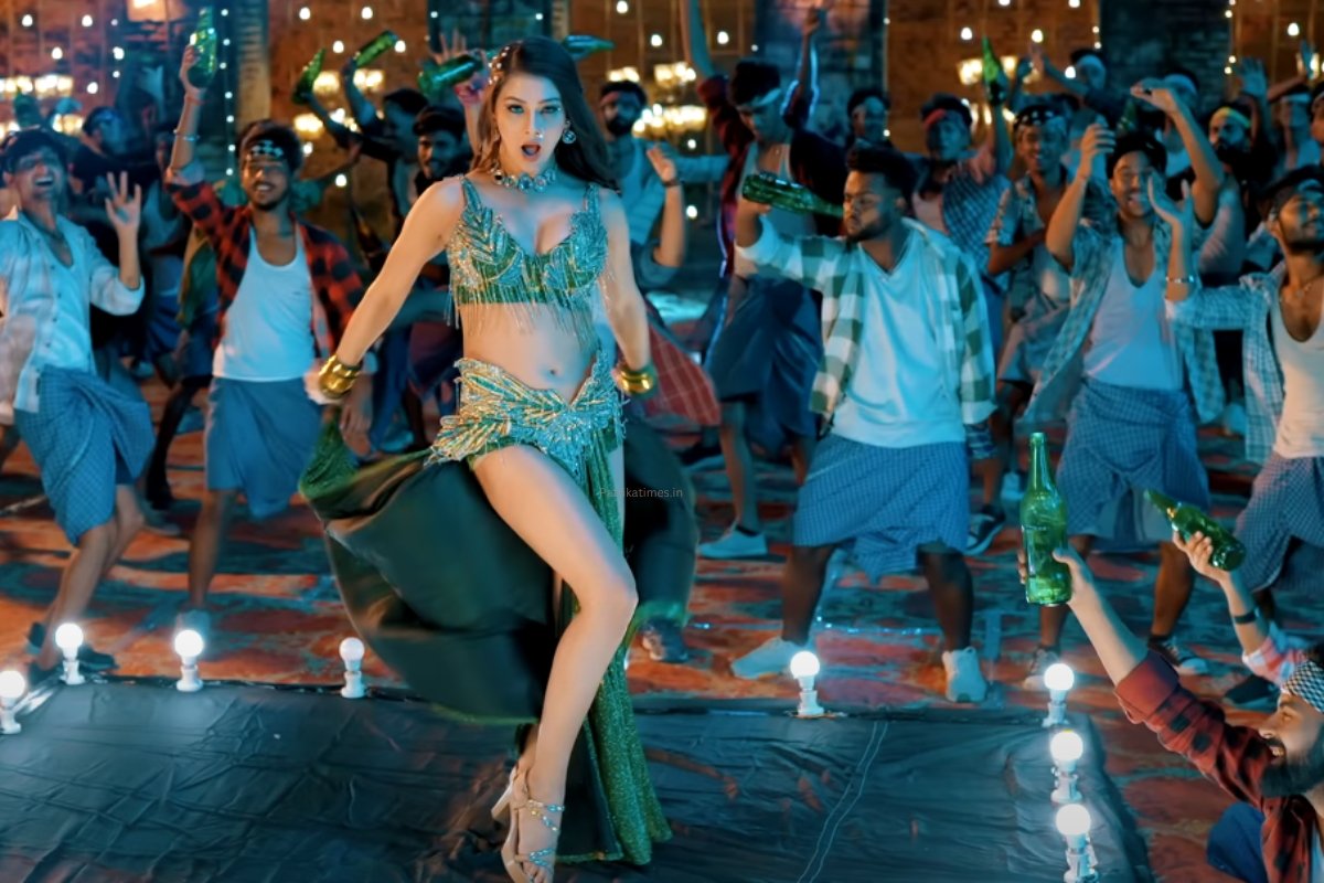 Bhojpuri Song: Pawan Singh और Namrita Malla का धमाकेदार गाना 'कमर दबादी' मचा रहा है तहलका