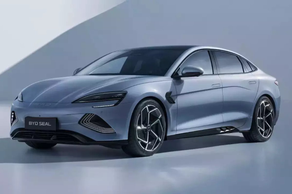 BYD Seal इलेक्ट्रिक कार की दुनिया में आया एक नया तूफान, जो दिल भी जीतता है और रास्ता भी