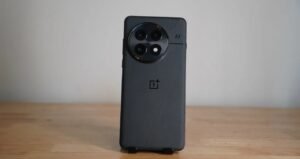 OnePlus 13: दमदार डिजाइन धमाकेदार परफॉर्मेंस और शानदार कैमरा का नया युग