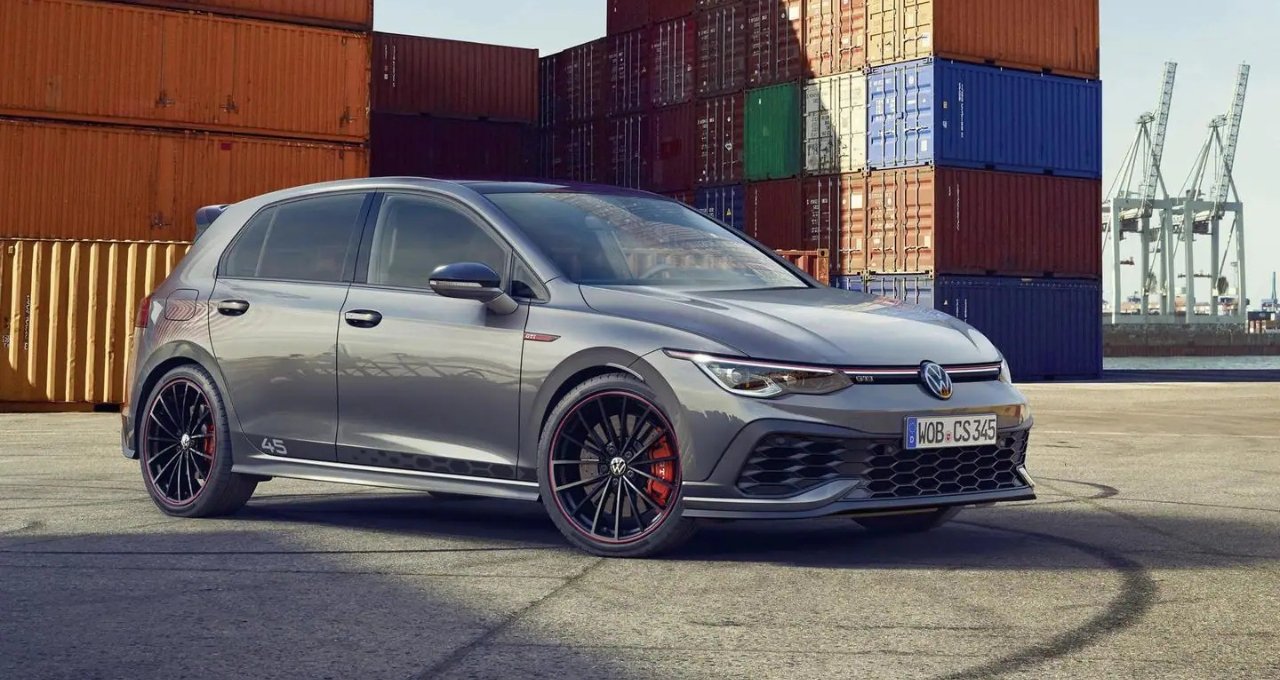 Volkswagen Golf GTI जब परफॉर्मेंस और प्रीमियम फील हो एक साथ, तो दिल बस यही चाहता है