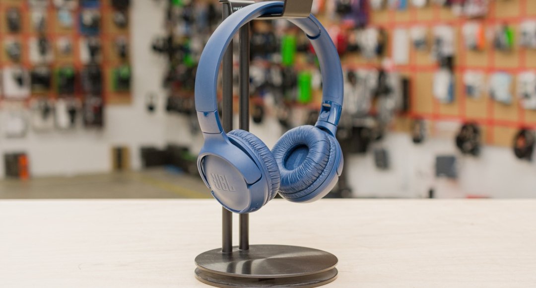 शानदार संगीत अनुभव के लिए JBL Tune 520BT: 57 घंटे तक की बैटरी लाइफ के साथ एक बेहतरीन वायरलेस हेडफोन