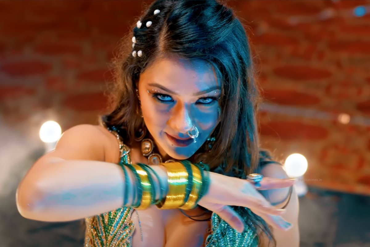 Bhojpuri Song: Pawan Singh और Namrita Malla का धमाकेदार गाना 'कमर दबादी' मचा रहा है तहलका