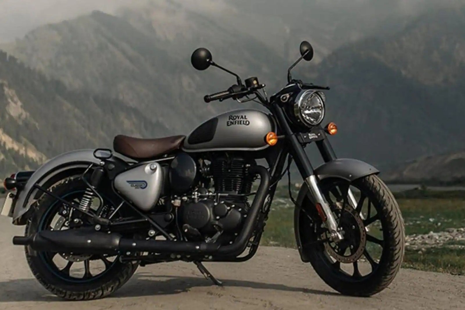 Royal Enfield Classic 350: रॉयल लुक और दमदार परफॉर्मेंस का असली अनुभव