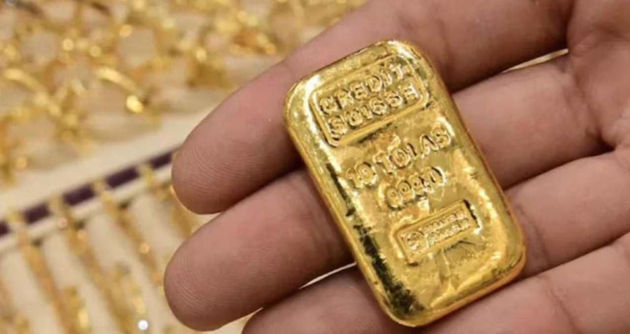 Gold Price Today: सोने की चमक पर छाया 40% गिरावट का साया, क्या अब भी भरोसा करना सही है