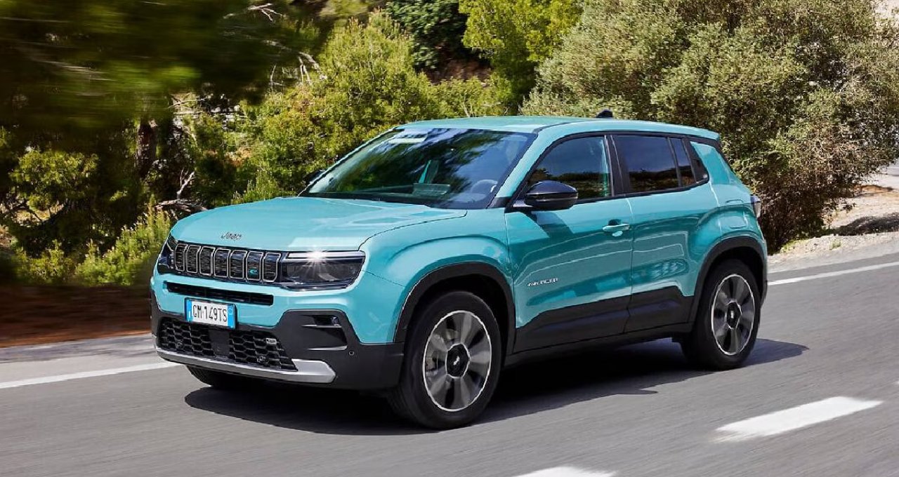 Jeep Avenger इलेक्ट्रिक दुनिया की नई रानी, जो दिल भी जीतती है और सड़कों पर राज भी करती है