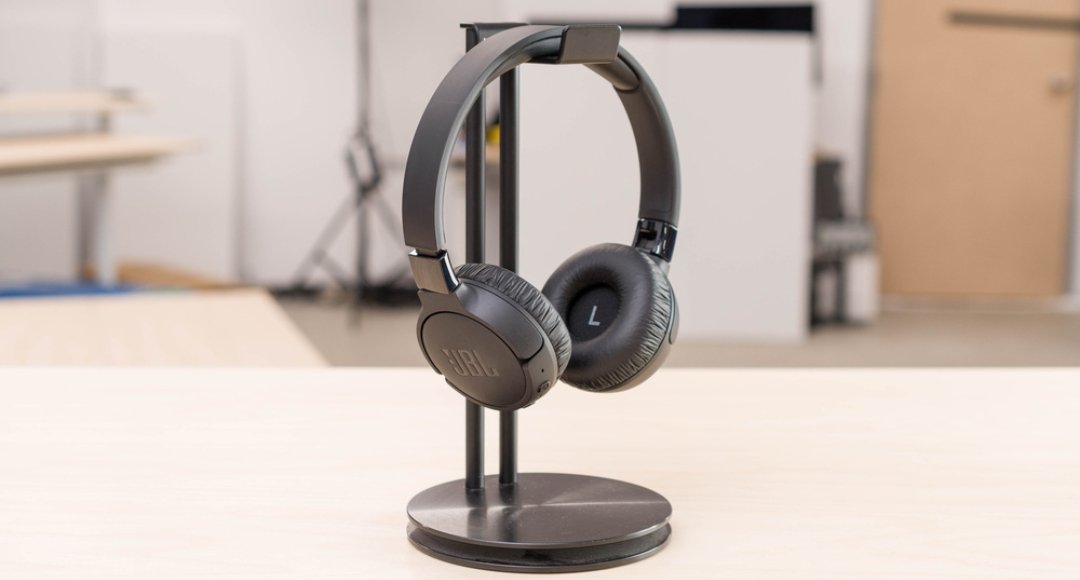 शानदार संगीत अनुभव के लिए JBL Tune 520BT: 57 घंटे तक की बैटरी लाइफ के साथ एक बेहतरीन वायरलेस हेडफोन