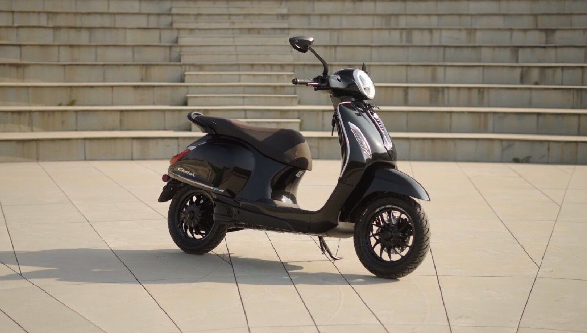 153KM तक की रेंज और हाईटेक TFT स्क्रीन Bajaj Chetak 3501 वेरिएंट में मिल रहा है सब कुछ सिर्फ ₹1.34 लाख में