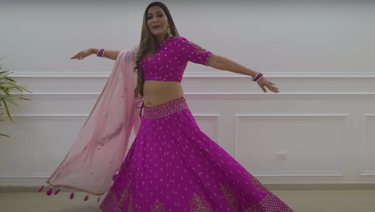 Haryanvi Song: Sapna Choudhary का ‘जले’ डांस परफॉर्मेंस जब दिलों में आग लगा गई हरियाणवी क्वीन