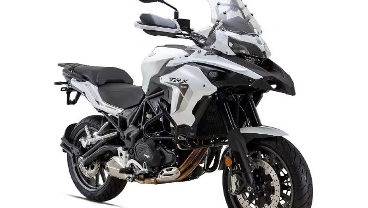 ₹5.85 लाख की इस बाइक में क्या है खास जानिए Benelli TRK 502 के पावरफुल फीचर्स