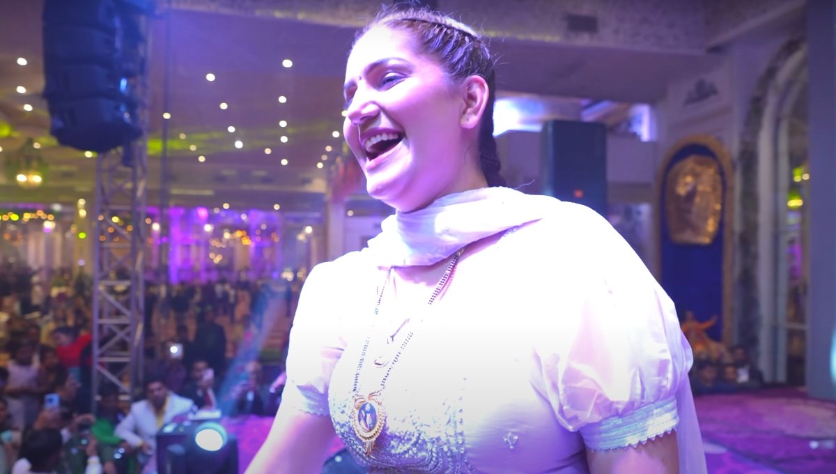 Haryanvi Song: फौजी फौजन Sapna Choudhary के दमदार डांस परफॉर्मेंस से सजी एक दिल को छू जाने वाली हरियाणवी प्रस्तुति