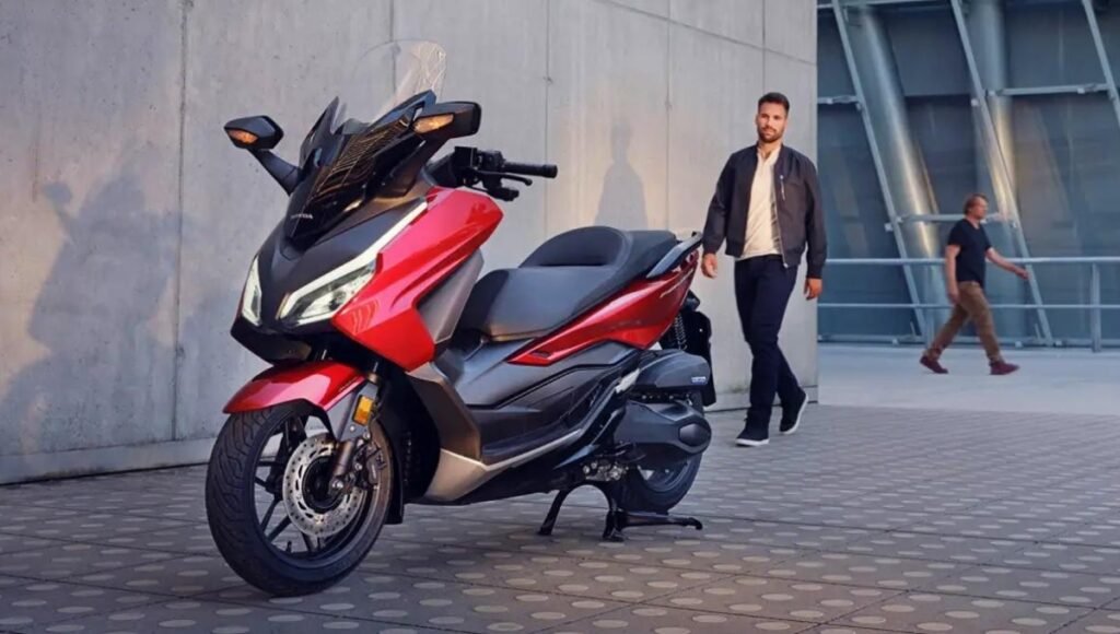 137 Kmph की रफ्तार और 30 Kmpl का माइलेज: Honda Forza 350 अब भारत की सड़कों पर