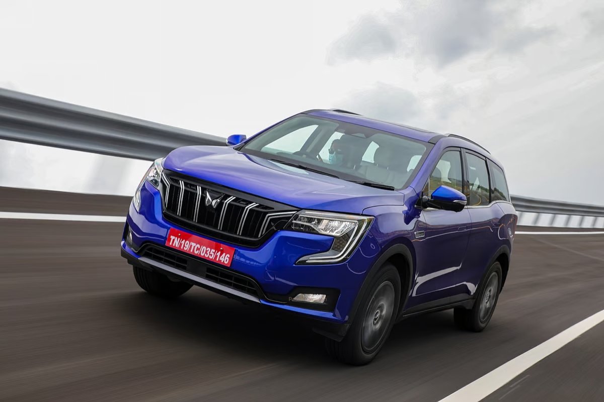 Mahindra XUV700: वो लग्ज़री SUV जो स्टाइल सेफ्टी और पावर का परफेक्ट मेल है