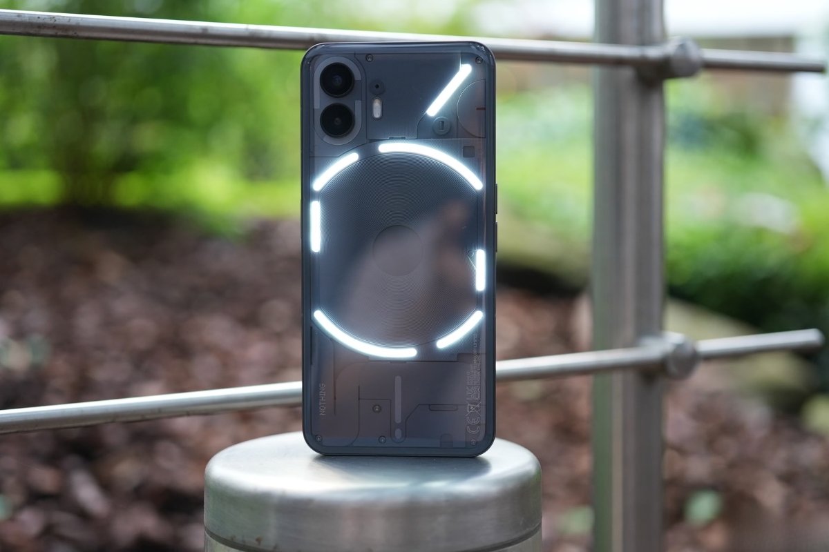 Nothing Phone 2 एक ऐसा स्मार्टफोन जो सादगी में भी कमाल कर जाए