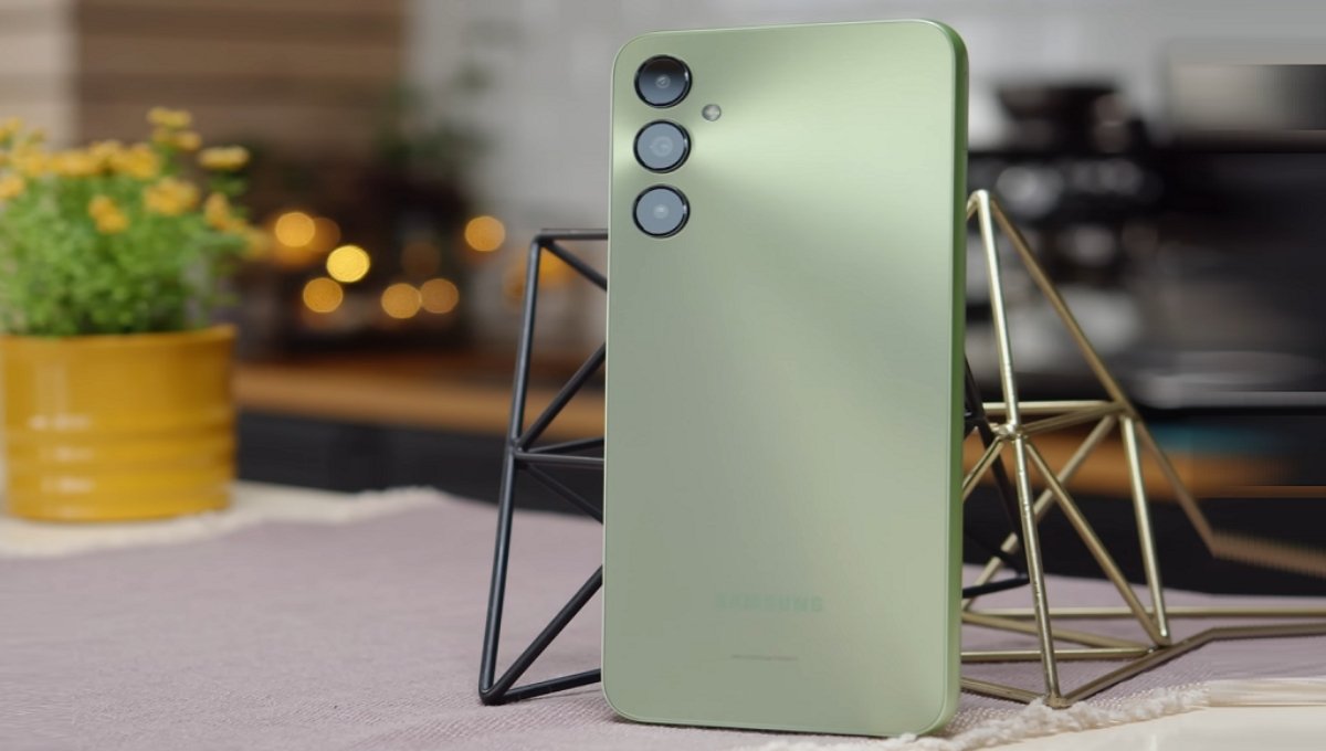 Samsung Galaxy A17 4G: 6GB रैम, Android 15 और 5000mAh बैटरी लेकिन परफॉर्मेंस में निराशा, कीमत ₹13,499 के आसपास