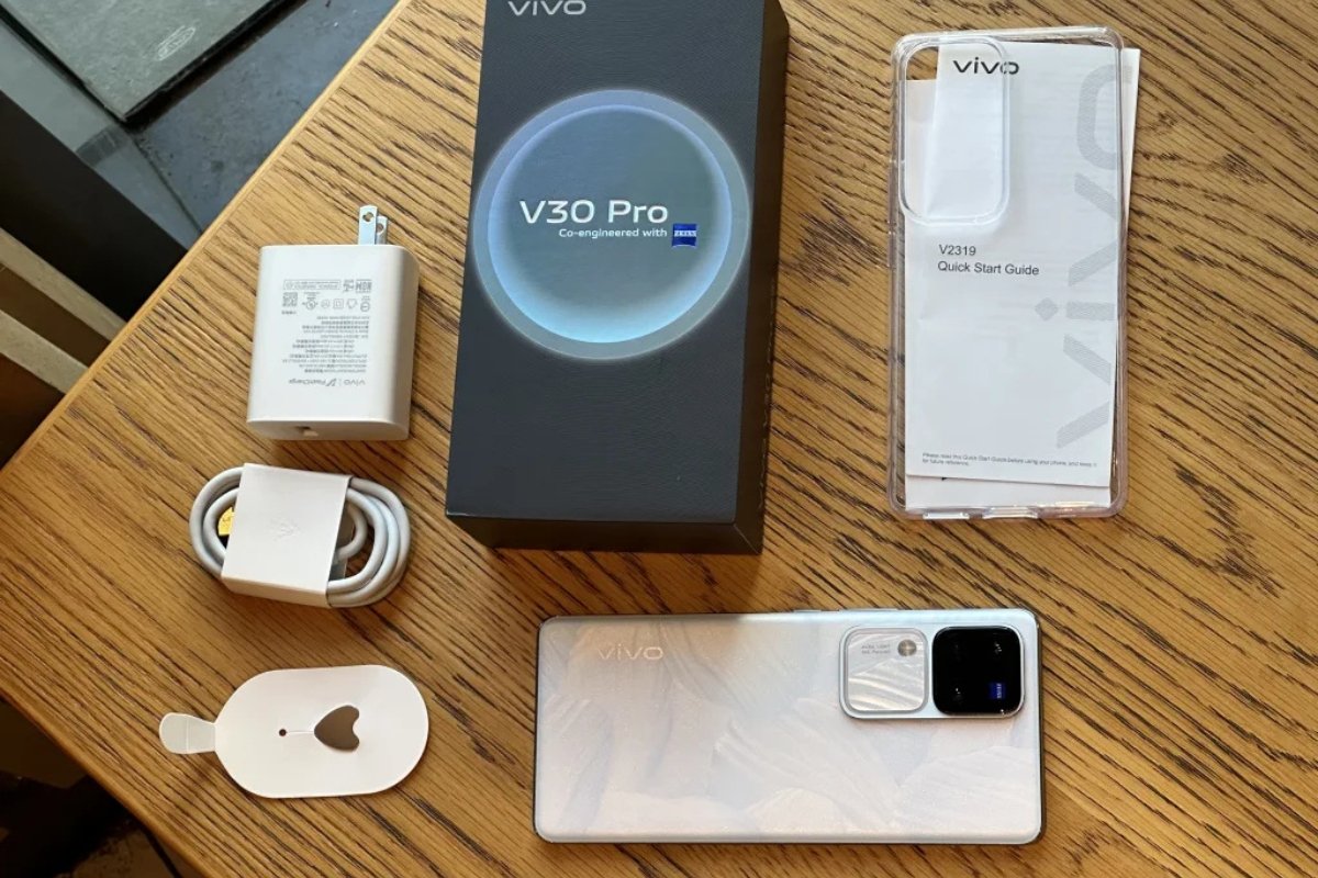 12GB RAM और 50MP कैमरा वाला प्रीमियम फोन अब बजट में जानिए Vivo V30 Pro की खासियतें
