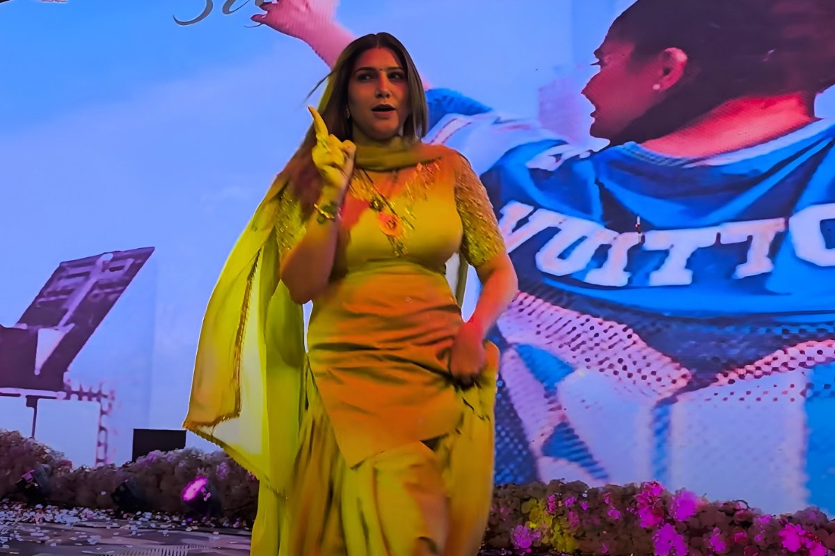 Haryanvi Song: छल्लिया Sapna Choudhary की धमाकेदार परफॉर्मेंस ने फिर जीता दिल