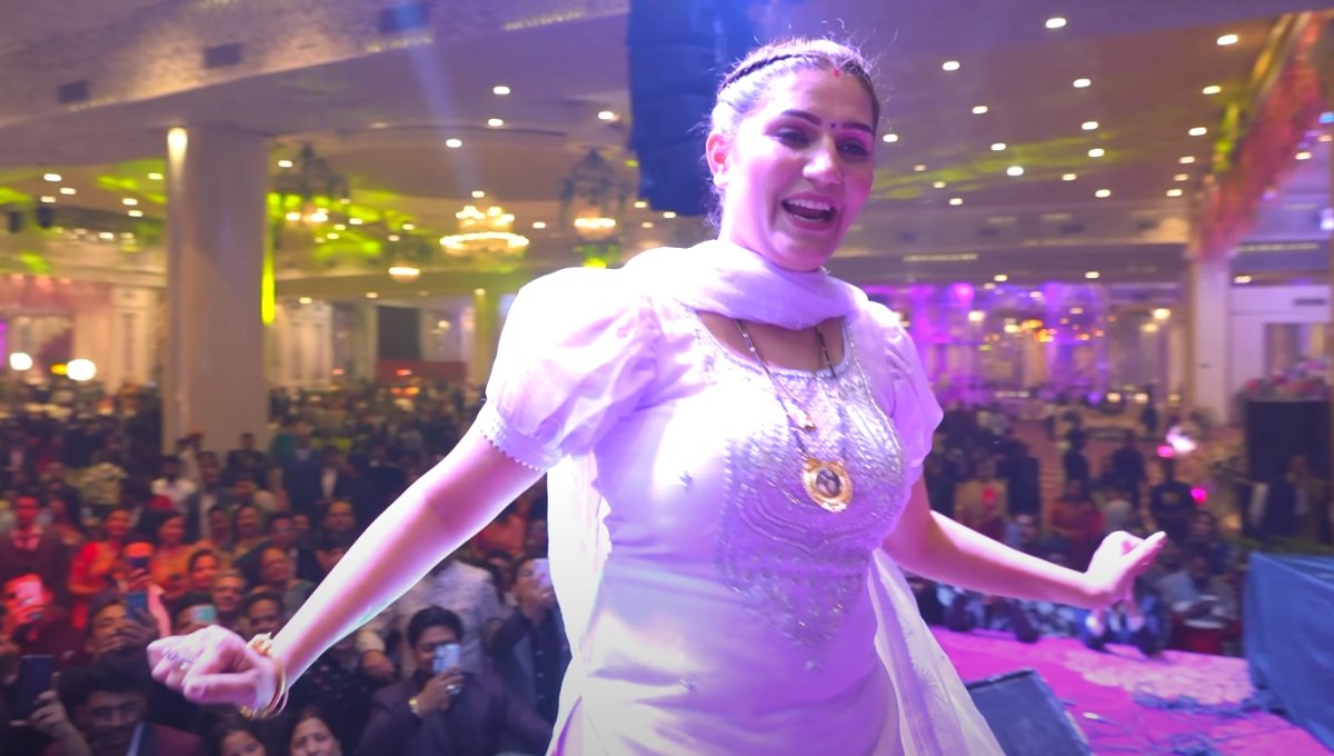 Haryanvi Song: फौजी फौजन Sapna Choudhary के दमदार डांस परफॉर्मेंस से सजी एक दिल को छू जाने वाली हरियाणवी प्रस्तुति