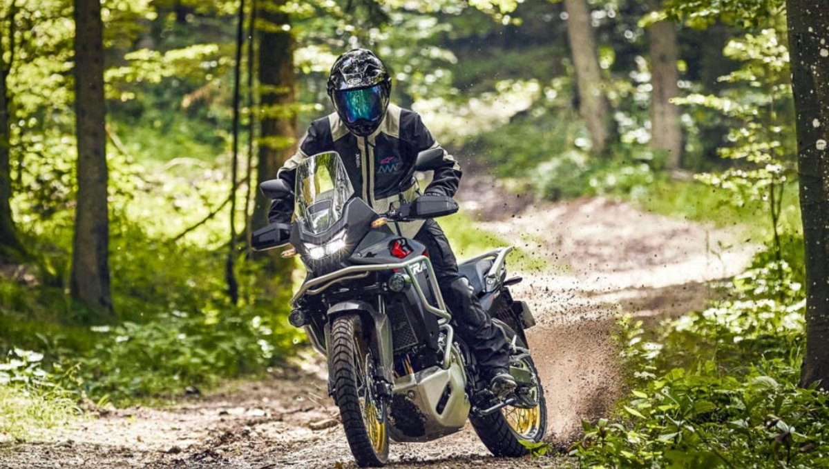 Off-Road का बादशाह ₹11 लाख की Honda XL750 Transalp में मिलेंगे स्मार्ट फीचर्स और राइडिंग मोड्स