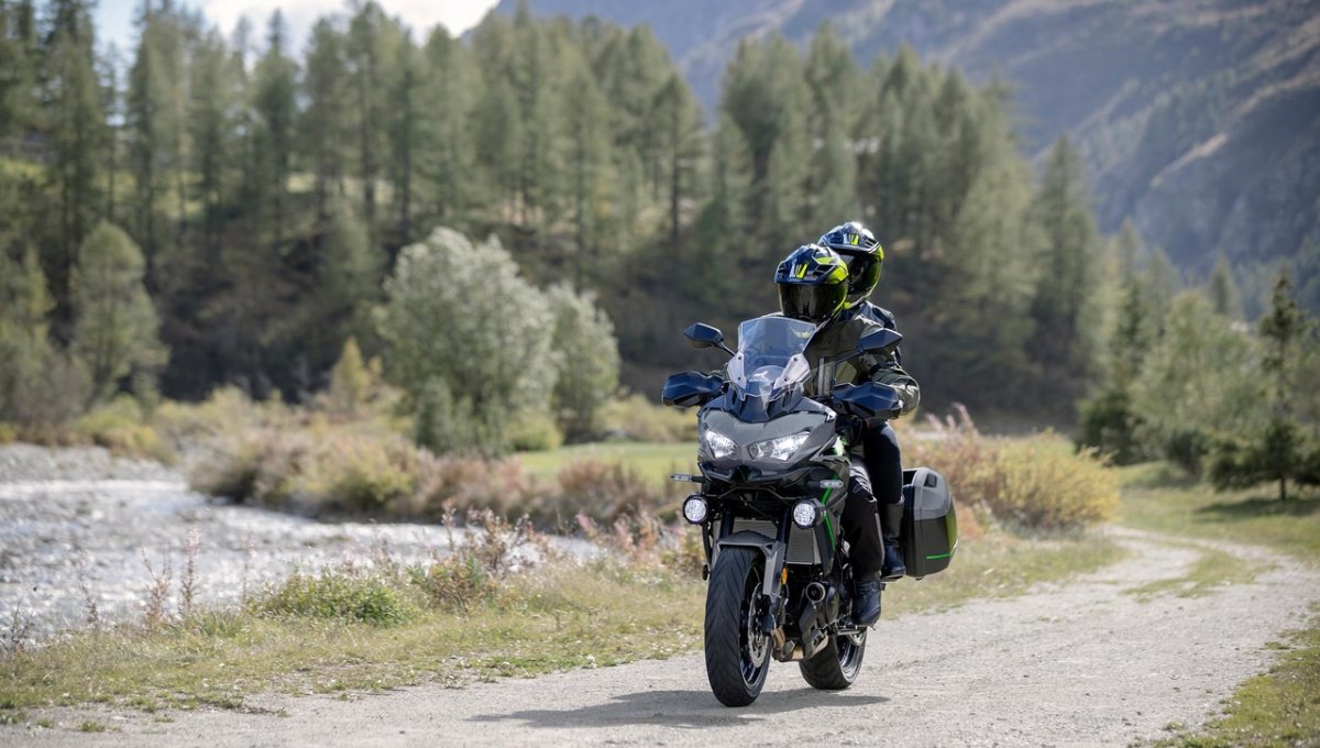  Kawasaki Versys 650: जब हर सफर बने यादगार, कीमत ₹7.77 लाख में मिले एडवेंचर का मज़ा