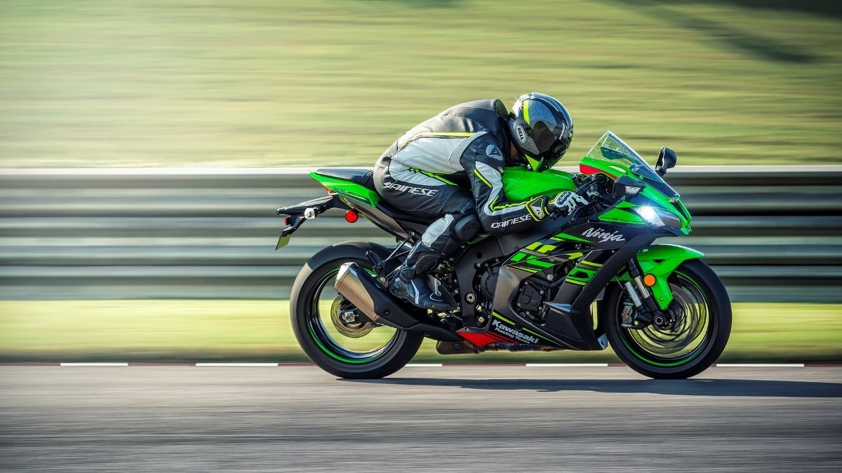 Kawasaki Ninja ZX-10R: लॉन्च 15.99 लाख की कीमत में 998cc पावर और 299 किमी/घंटा की रफ्तार